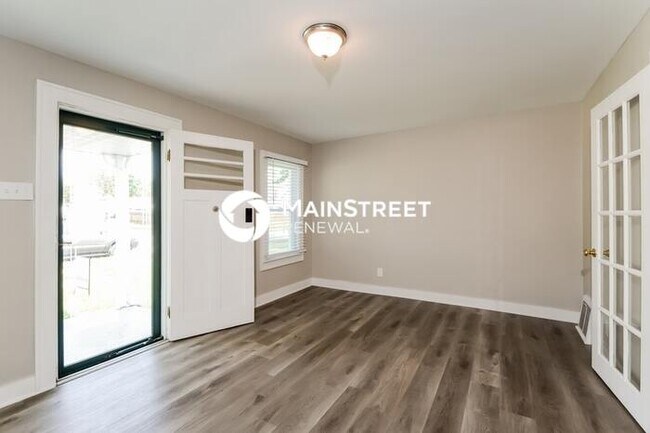 Building Photo - 4 Bedroom Pet-Friendly Home in CRYSTAL CITY, MO with Main Street Renewal