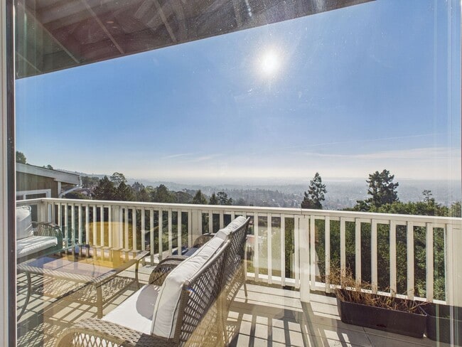 Building Photo - 3325 Brunell Dr