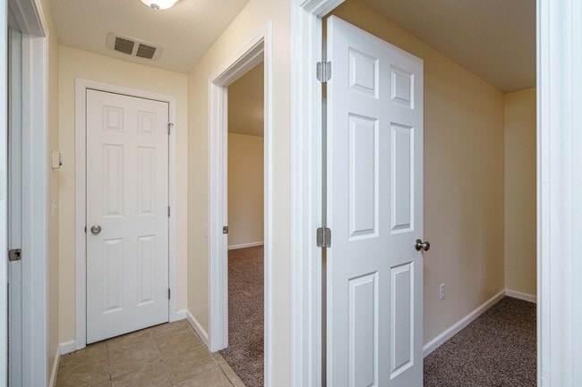 Building Photo - 4 Bedroom 2.5 Bath with Fenced Backyard in Camas School District