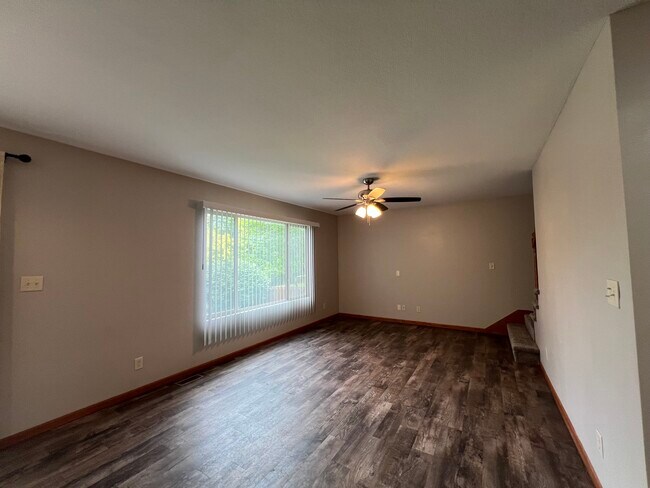 Building Photo - 480 SE Waco Pl