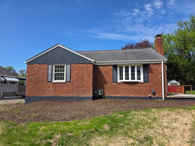 Building Photo - Fully Updated 3-bedroom, 2-bathroom house for rent in North Allegheny School District!