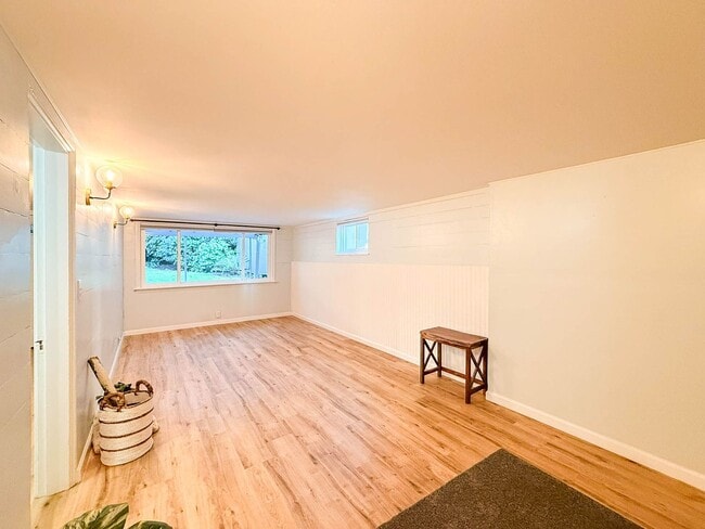 Building Photo - Beautiful Home in Convenient Northgate Location