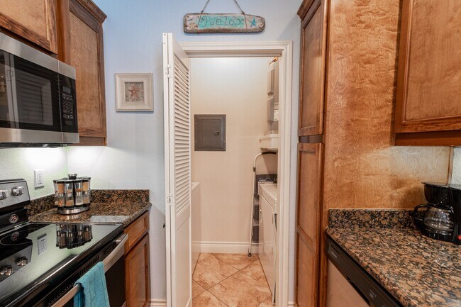 Building Photo - 7000 Seawall Blvd