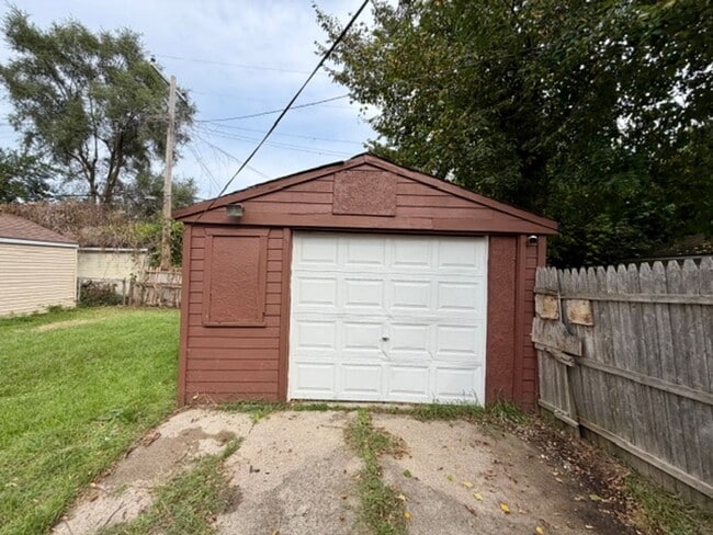 Building Photo - 15328 Kentfield St