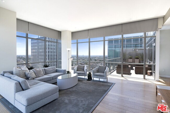 Building Photo - 3785 Wilshire Blvd