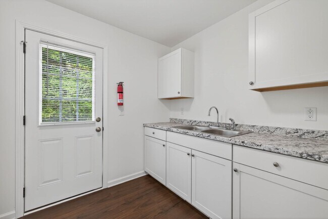 Building Photo - 101 Valley View Cir