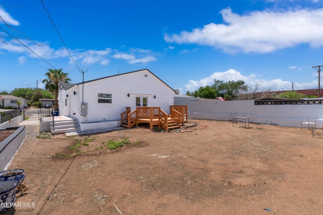 Building Photo - 3221 N Stanton St