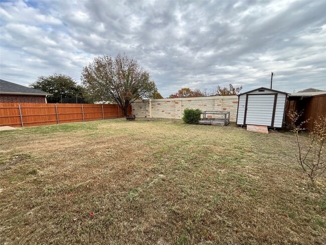 Building Photo - 3917 Miramar Dr
