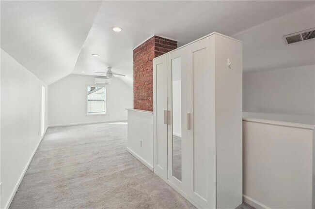 Building Photo - 2649 Jefferson Terrace