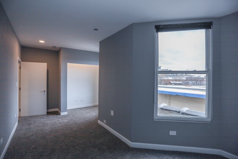 Building Photo - 1586 N Clybourn Ave