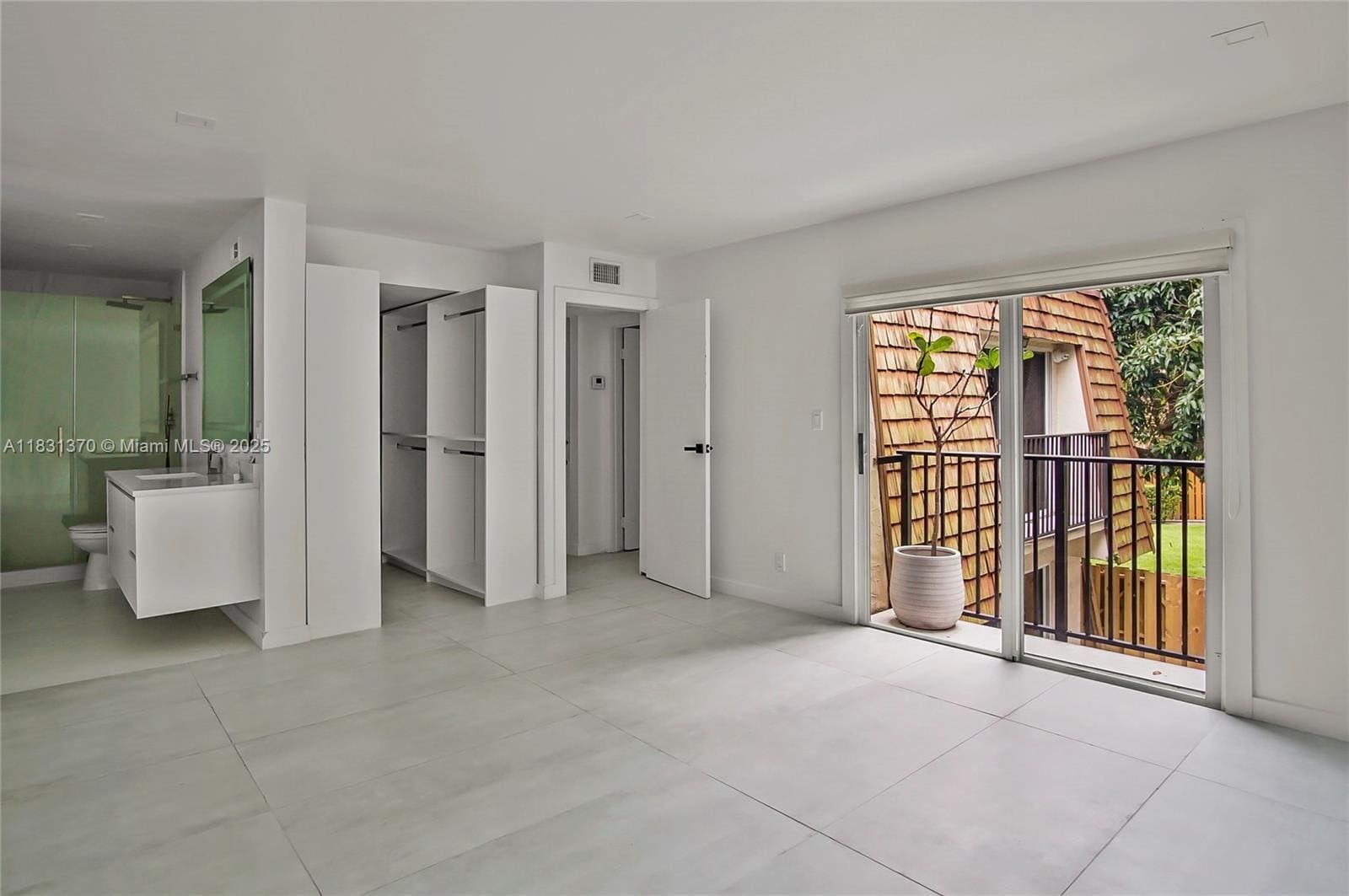 Building Photo - 2161 Orange Grove Dr