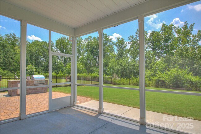 Building Photo - 3013 Hamilton Mill Dr