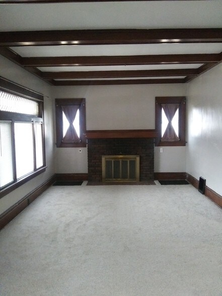 Living Room - 1145 s freedom ave