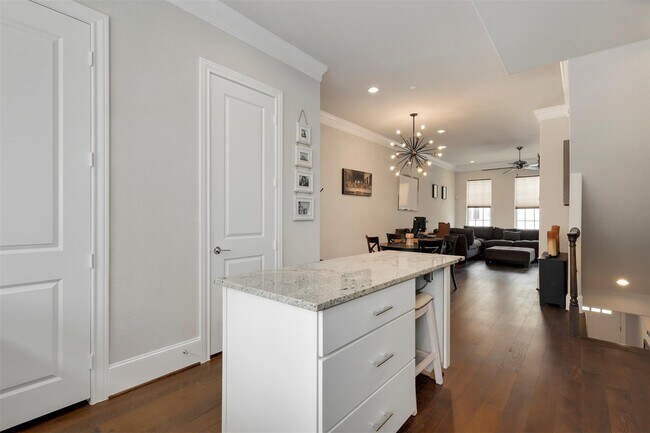 Building Photo - 7333 Valley View Ln
