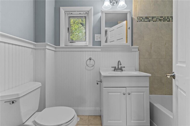 Building Photo - 10 Cooke Pl