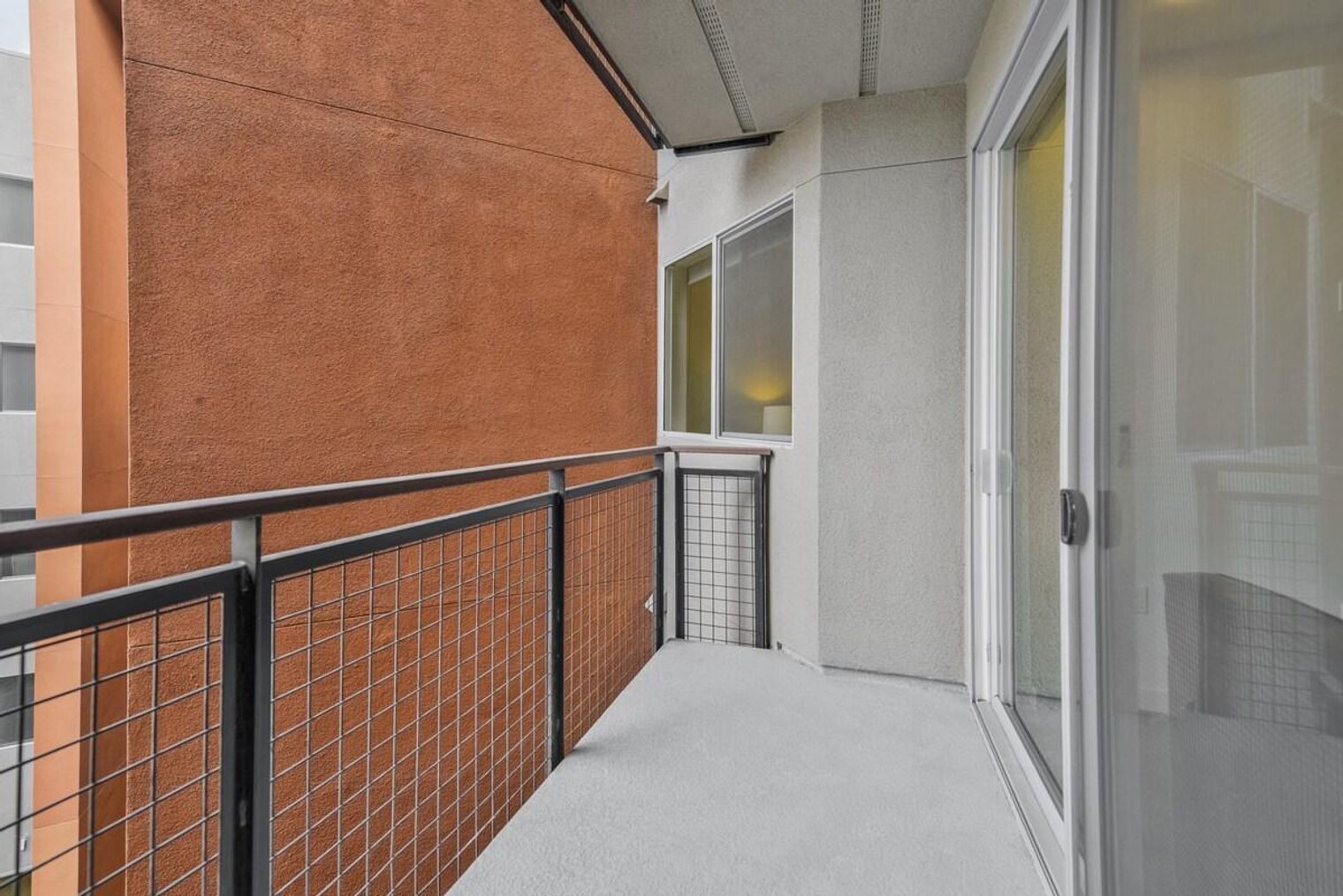 Building Photo - 375 Camino De La Reina