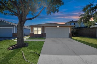 Building Photo - 826 Bandon Ln