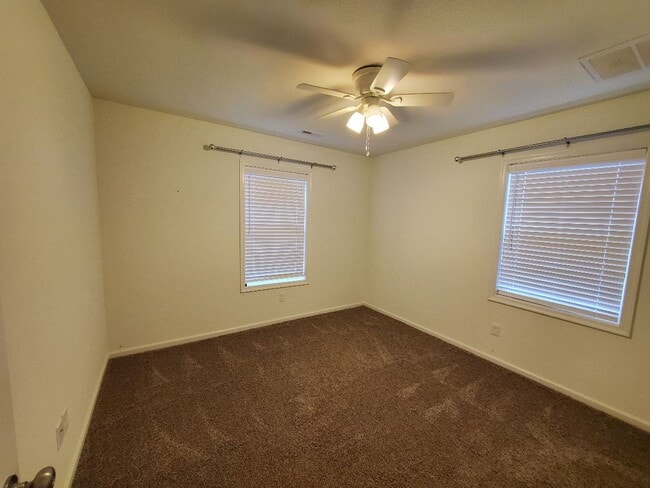 Building Photo - Beautiful 3BR/2BA Home in Hunters Lake – B...