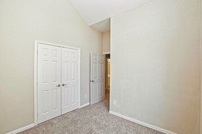 Building Photo - 105 Galloping Trail