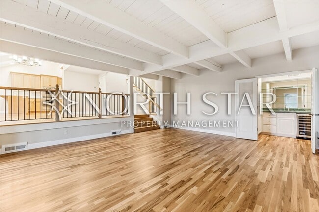 Building Photo - Escape to the Country, Spacious Contemporary in Wilsonville