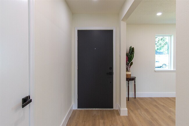 Building Photo - 822 Red Rock Canyon Dr
