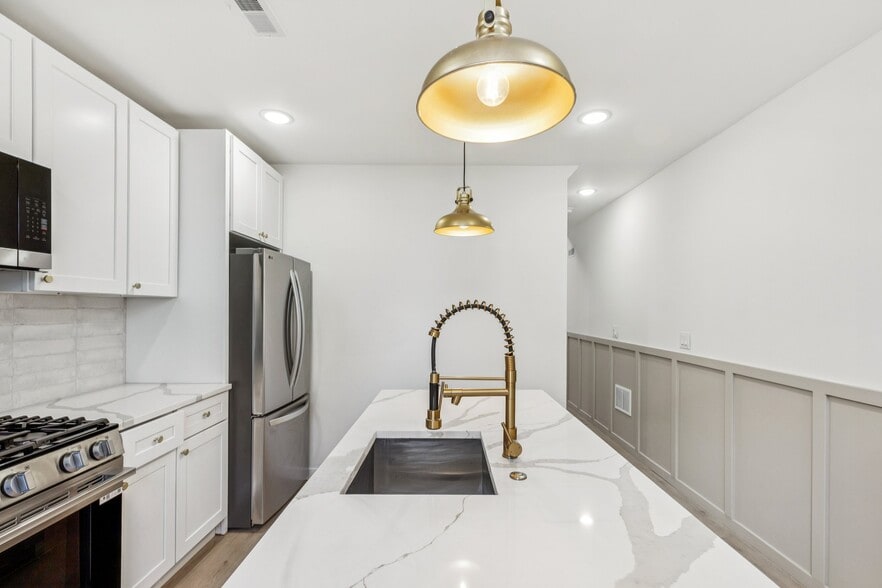 Kitchen - 1342 S Stanley St