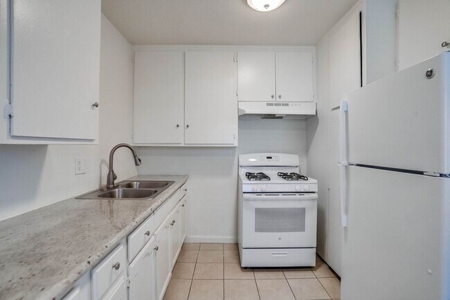 Building Photo - Secure, Courtyard-Style Apartments in Park Mesa Heights — Classic Charm, Modern Convenience