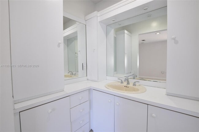 Building Photo - 10502 SW 77th Ct