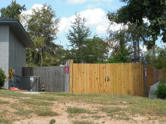 Building Photo - 107 Springlakes Cir