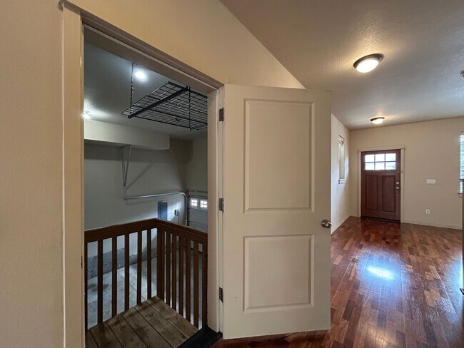 Building Photo - Spacious 4 Bed, 2.5 Bath Home!