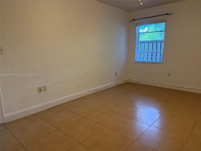 Building Photo - 9621 SW 77th Ave