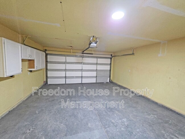 Building Photo - 670 Bourbon St