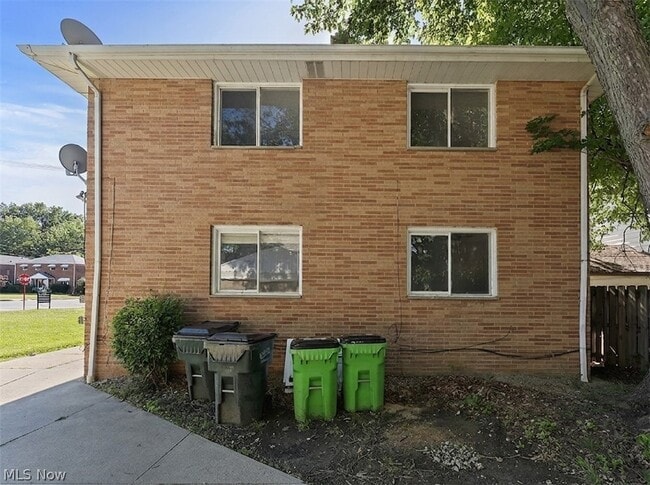 Building Photo - 473 E 222nd St