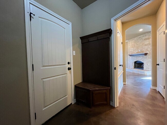 Building Photo - 3137 Silver Saddle Dr