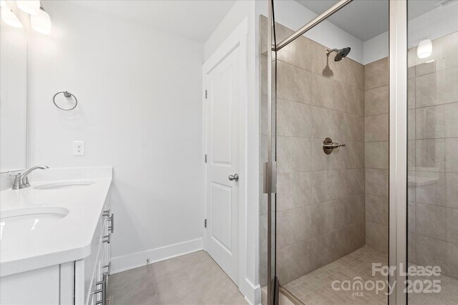 Building Photo - 628 Amalfi Dr