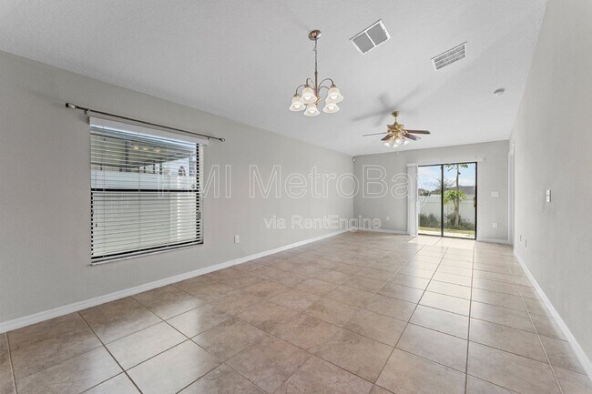 Building Photo - 10208 Carloway Hills Dr