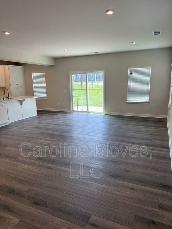 Building Photo - 7071 Glass Ct