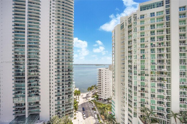 Building Photo - 1300 Brickell Bay Dr