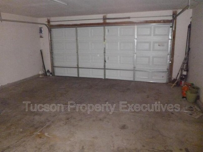 Building Photo - 9472 N Albatross Dr