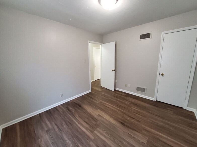 Building Photo - 3985 Bertram Cove