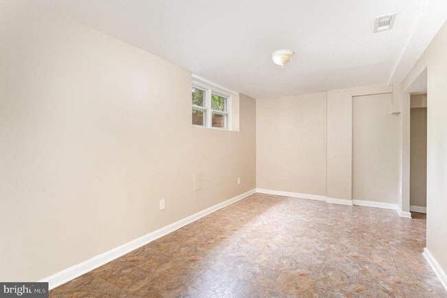 Building Photo - 2168 Mayflower Dr