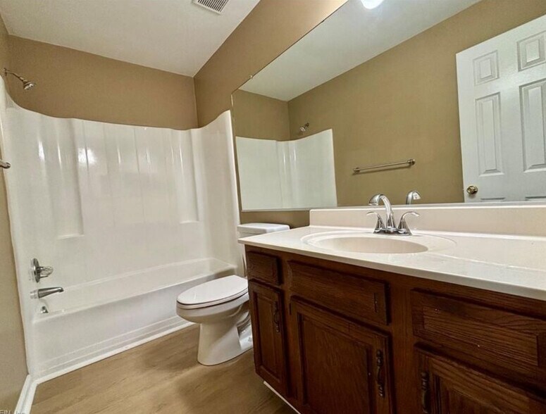 Building Photo - 1508 Brenland Cir