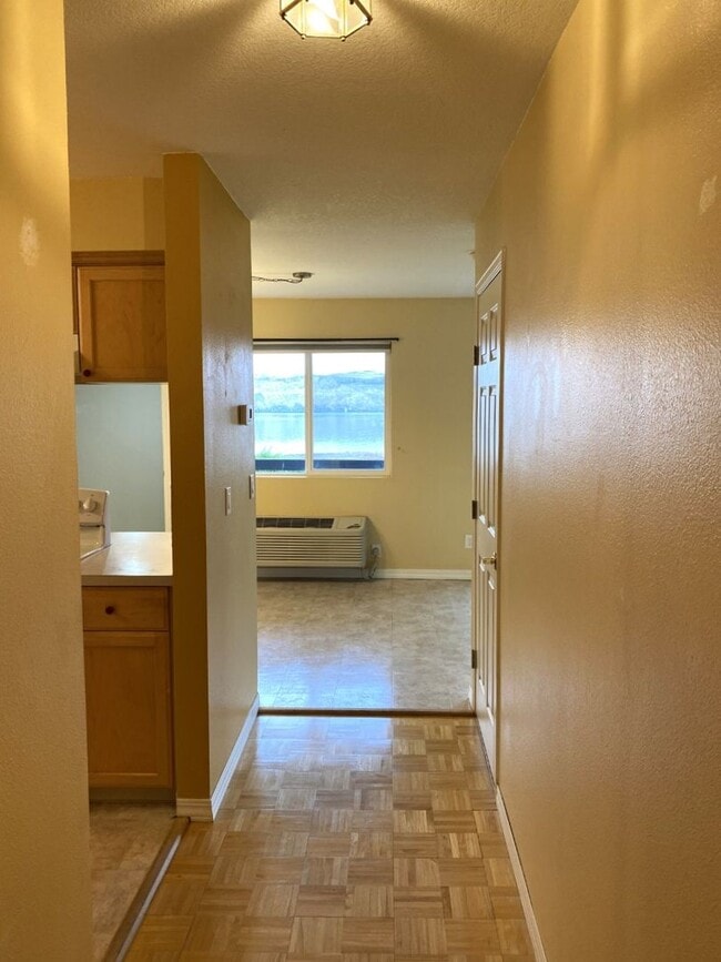 Building Photo - Ground Level River View Condo