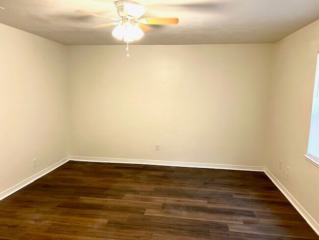 Building Photo - 3/2 brick home in Cottage Park Estates