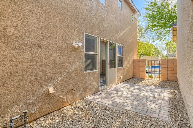 Building Photo - 10933 Mt Pendleton St