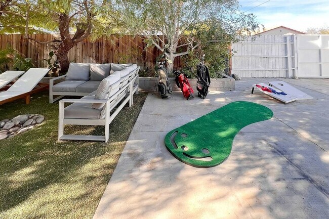 Building Photo - Golf and Games Retreat in Palm Springs