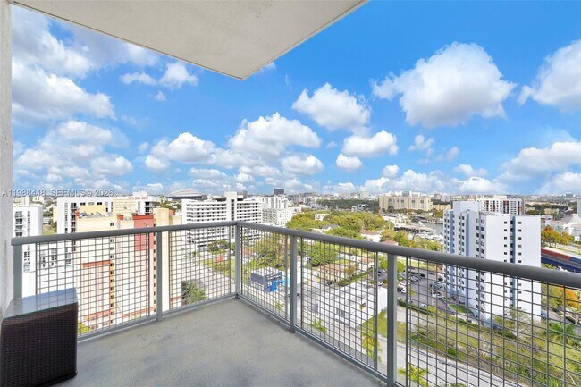 Building Photo - 10 SW South River Dr