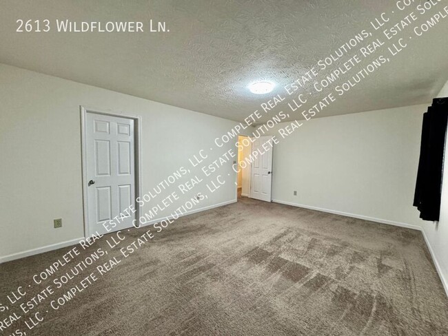 Building Photo - Move-in Special:  $300 off first months rent