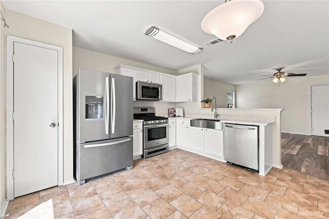 Building Photo - 4330 Spring Garden Dr