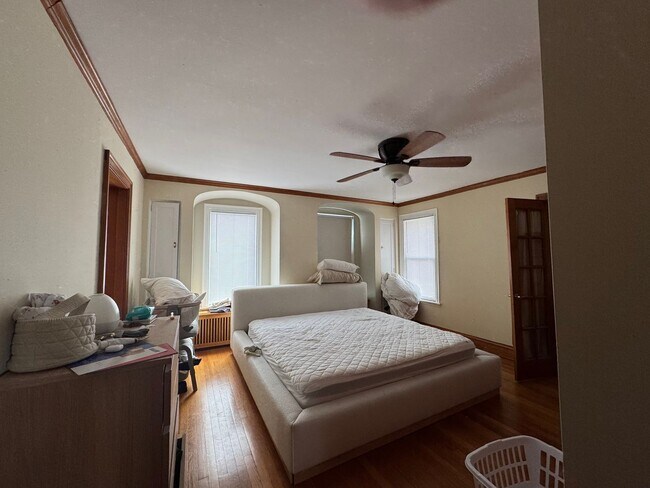 Building Photo - Move In June 1st 2026! 2 Bedroom 2 bath - Pet's OK - Wilmette